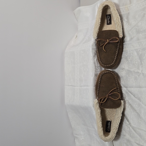 Clarks Men's Suede Slippers. Brown suede. Size 10. - Picture 7 of 8